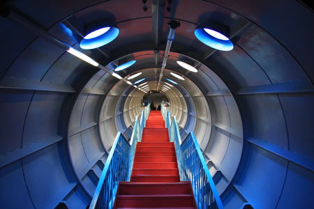 Atomium-staircase.JPG 3888×2592 pixels