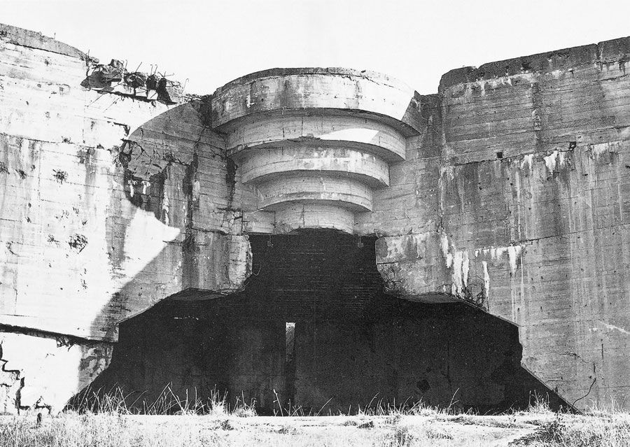 Укрепления второй мировой. Немецкие бункеры второй мировой войны. Немецкие подземные бункеры второй мировой войны. Бункеры в Нормандии. Железобетонный бункер.