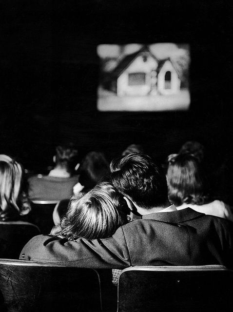 Leen, Nina (1914c.-1995) 1944 Teenagers in a Movie Theater | Flickr : partage de photos !