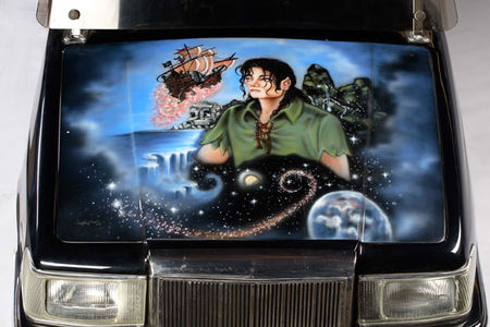 Michael-Jacksons-auction--008.jpg 585×390 pixels