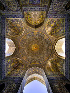 Extreme wide angle photos turn mosques into beautiful kaleidoscopes