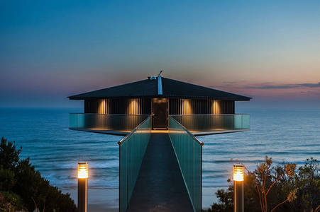 This Unbelievable House In Australia Seems To Float Above The Sea | Bored Panda