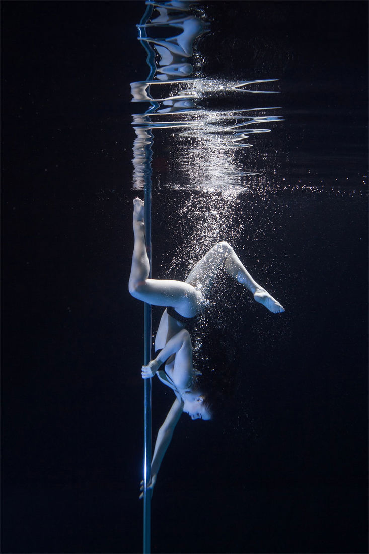 Fantastic Pictures of Underwater Pole Dancing Â» Design You Trust. Design, Culture