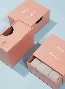 Packaging / Förpackad -Sveriges största förpackningsblogg Förpackningsdesign, Förpackningar, Grafisk Design » Acne kör också rosa - CAP