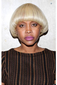 Erykah Badu Debuts Old School Hairdo, Adds To Her Collection Of Crazy Looks (PHOTOS)