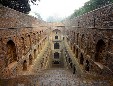 Journalist Spends Four Years Traversing India to Document Crumbling Subterranean Stepwells Before they Disappear | Colossal