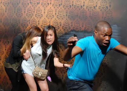 40 Hilarious Pics Of People Getting The Hell Scared Out Of Them