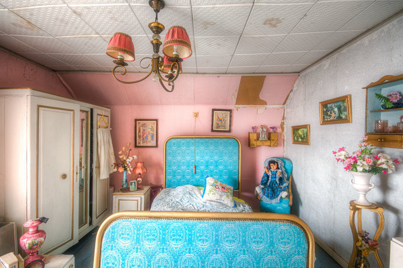 15 Photos of Abandoned Bedrooms I Found While Exploring
