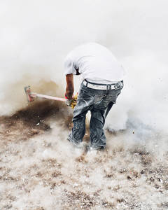 It's Nice That  Thomas Prior captures a Mexican festival involving exploding sledgehammers