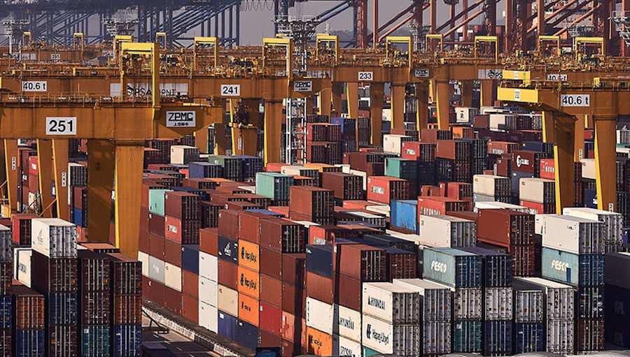 Fascinating Containers in Asian Ports – Fubiz Media