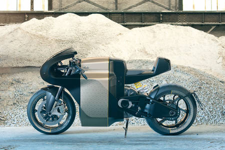 PowerPacked-Manx7ElectricMotorcycleReturnoftheCafeRacers